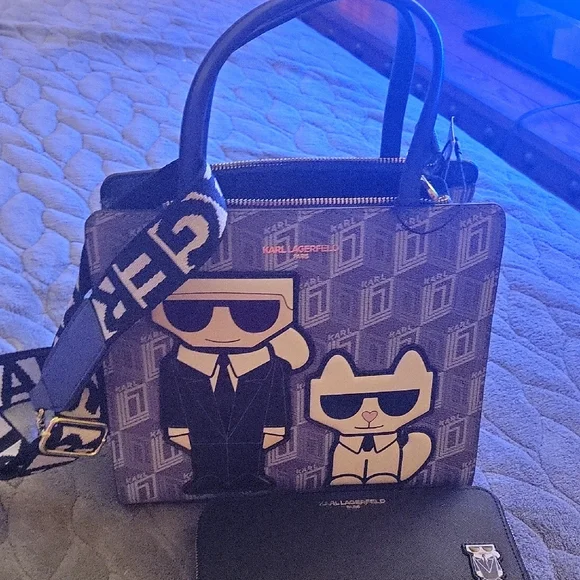 Karl Lagerfeld Black and Cream Graphic Shoulder Bag And Wallet - Picture 1 of 4